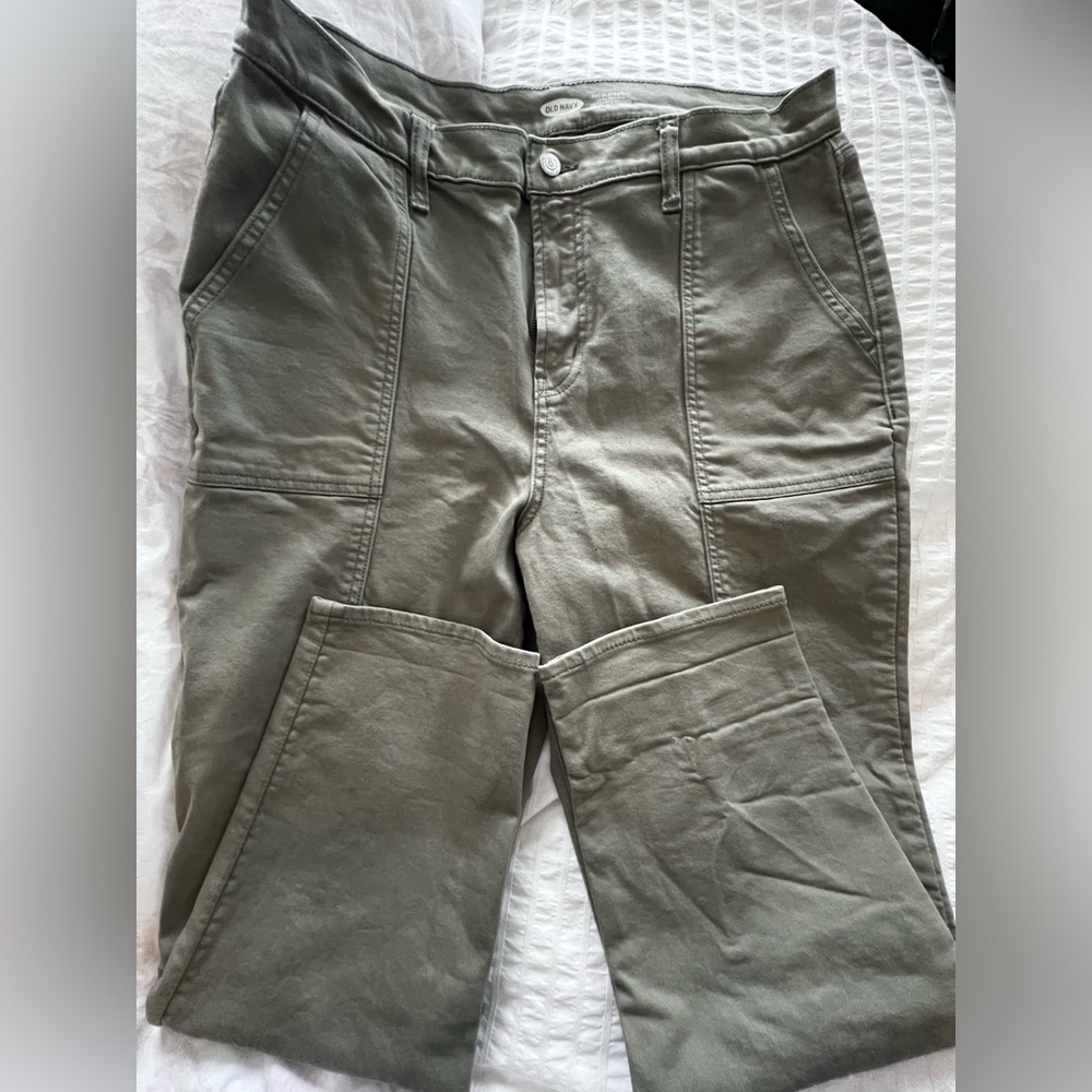 Skinny-Hi straight, extra high rise, secret slim pockets